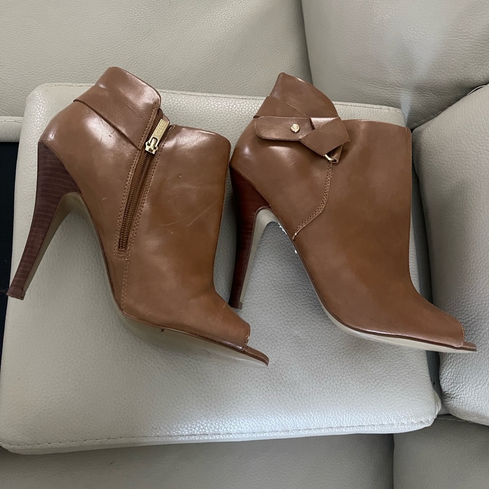 Guess - Picture 3 of 10